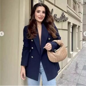 Zara Blogger’s favorite Navy Double Breasted Blazer/Jacket